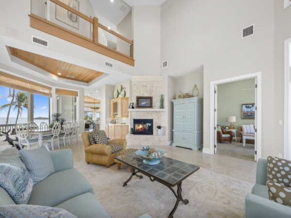 Bay to Gulf  Luxury Five Bedroom Vacation Home with Pool